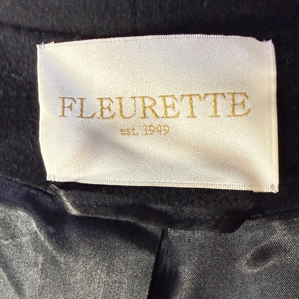 Elegant Women’s Cashmere Wrap Coat - Picture 8 of 11